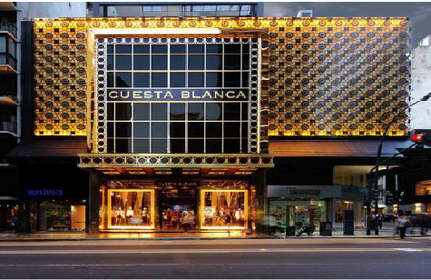 镇宁门头设计与商业空间的纽带。